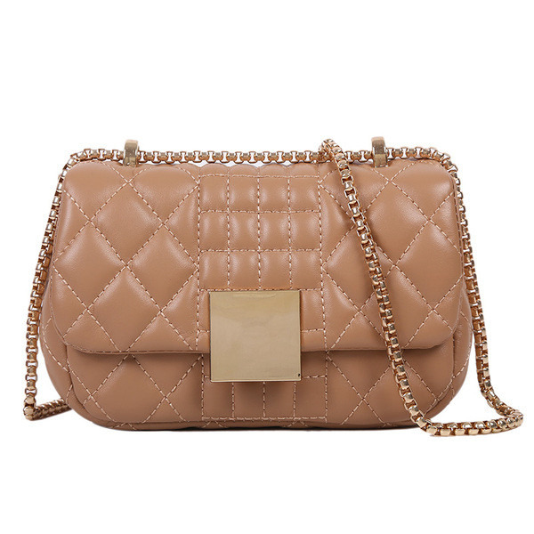 Μοντέρνα γυναικεία τσάντα με μεταλλική αλυσίδα και πόρπη από οικολογικό δέρμα σε διάφορα χρώματα