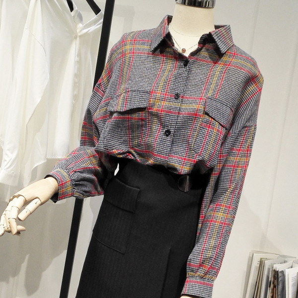 Cămașă de damă în carouri cu guler clasic de culoare gri