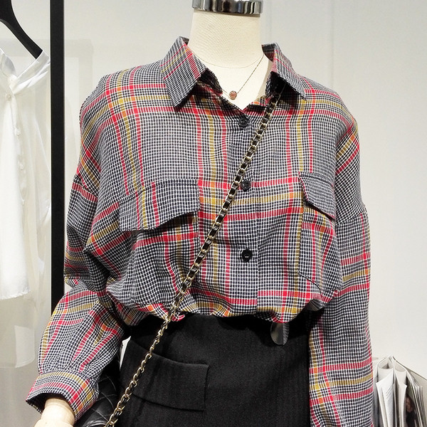 Cămașă de damă în carouri cu guler clasic de culoare gri