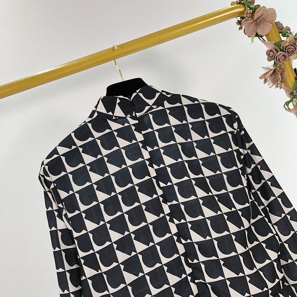 Rochie lunga in carouri cu guler inalt - model croi