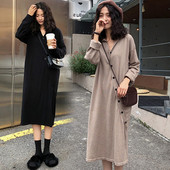 Rochie lunga de dama cu decolteu in V si nasturi in negru si bej