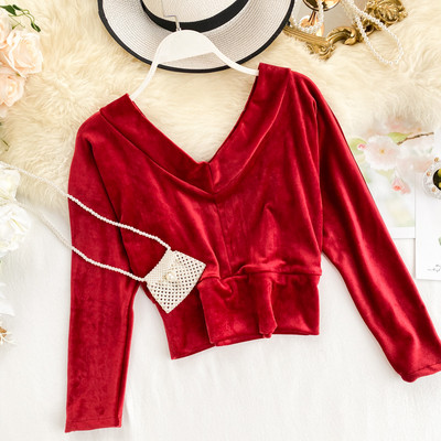 Μοντέρνα κοντή γυναικεία μπλούζα με μανίκια 3/4 και λαιμόκοψη σε διάφορα χρώματα