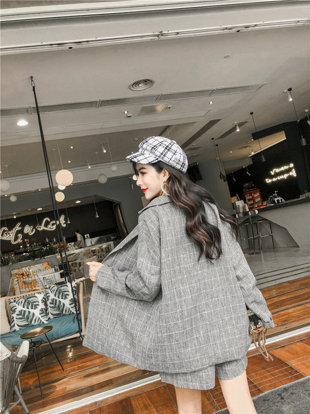 Női kockás kabát és rövidnadrág szett