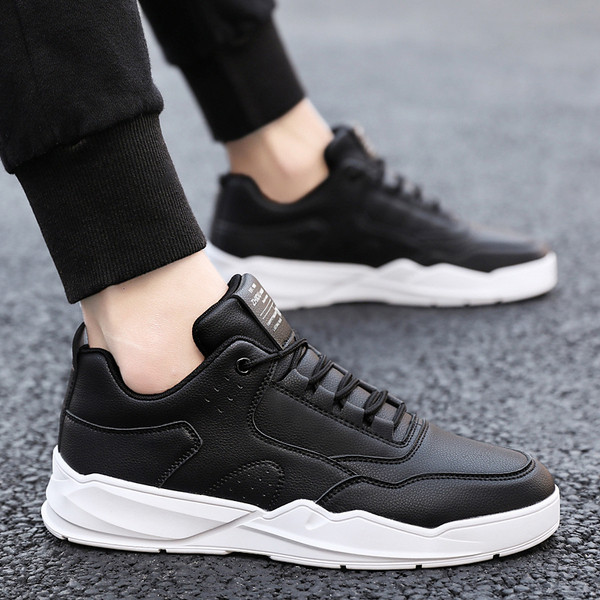 Modern férfi tornacipő bőrből fehér, fekete és bézs színben