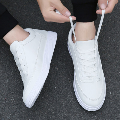 Ανδρικά casual αθλητικά παπούτσια με κορδόνια  σε μαύρο, λευκό και κόκκινο χρώμα