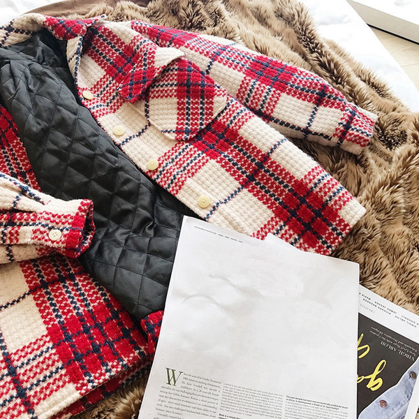 Palton de dama in carouri cu buzunare si guler clasic