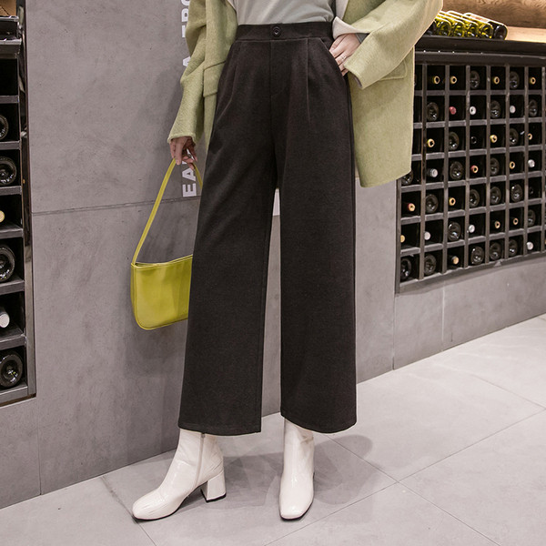 Актуален дамски панталон - широк модел в черен и бежов цвят