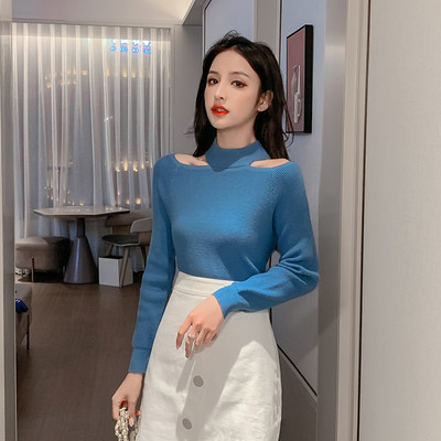 Modern női pulóver alacsony pólógallérral, kivágásokkal több színben