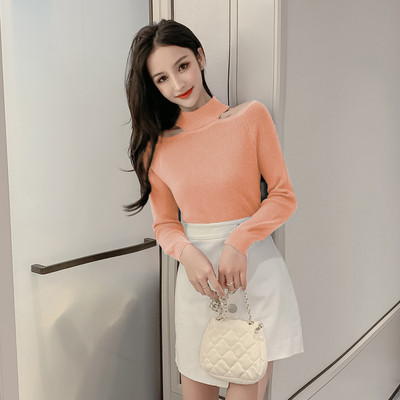 Modern női pulóver alacsony pólógallérral, kivágásokkal több színben