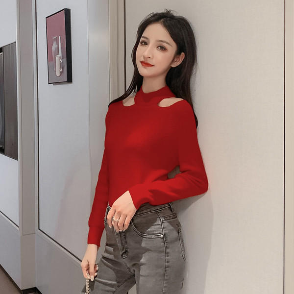 Modern női pulóver alacsony pólógallérral, kivágásokkal több színben