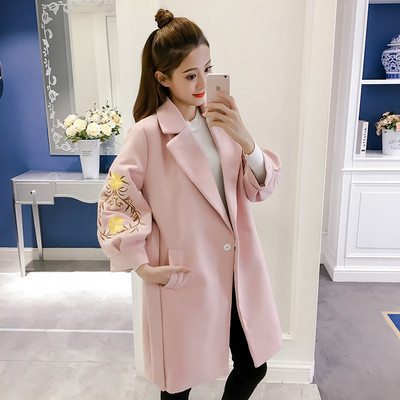 Palton lung de damă elegant, cu broderie și curea