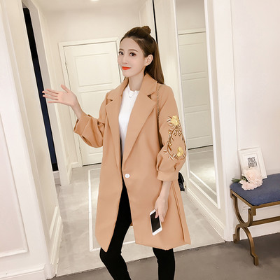 Palton lung de damă elegant, cu broderie și curea