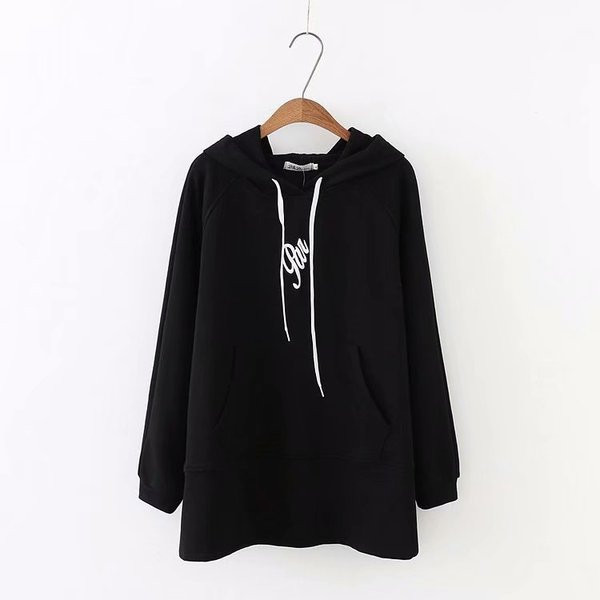 Női alkalmi pulóver kapucnival és zsebbel fekete, kék és piros színben