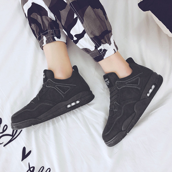 Tenisi moderni pentru bărbați în negru, verde și gri