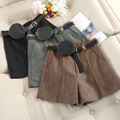 Модерен дамски къс панталон с висока талия и колан 