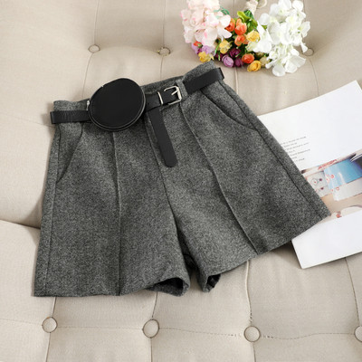 Модерен дамски къс панталон с висока талия и колан 