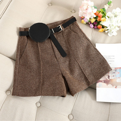 Модерен дамски къс панталон с висока талия и колан 