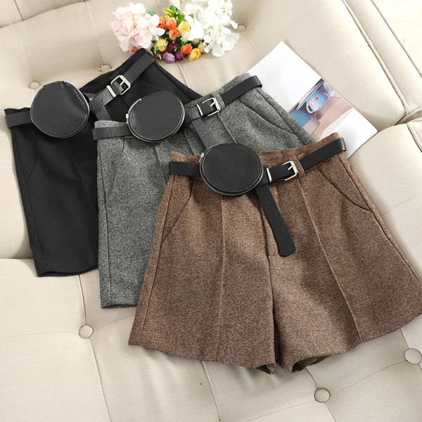 Модерен дамски къс панталон с висока талия и колан 