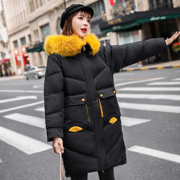 Μοντέρνο χειμερινό γυναικείο μπουφάν με τσέπες σε μαύρο και άσπρο χρώμα