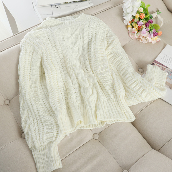 Női alkalmi pulóver négy színben, ovális nyakkivágással