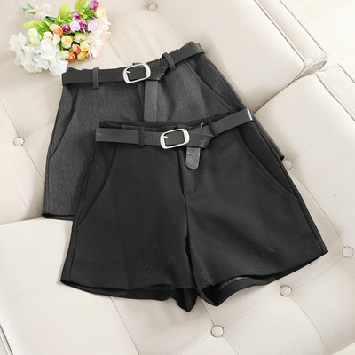 Модерни дамски къси панталони в сив и черен цвят с колан и висока талия 