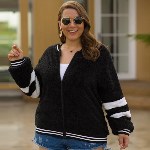 Μοντέρνο γυναικείο φούτερ με φερμουάρ και τσέπη σε μαύρο χρώμα