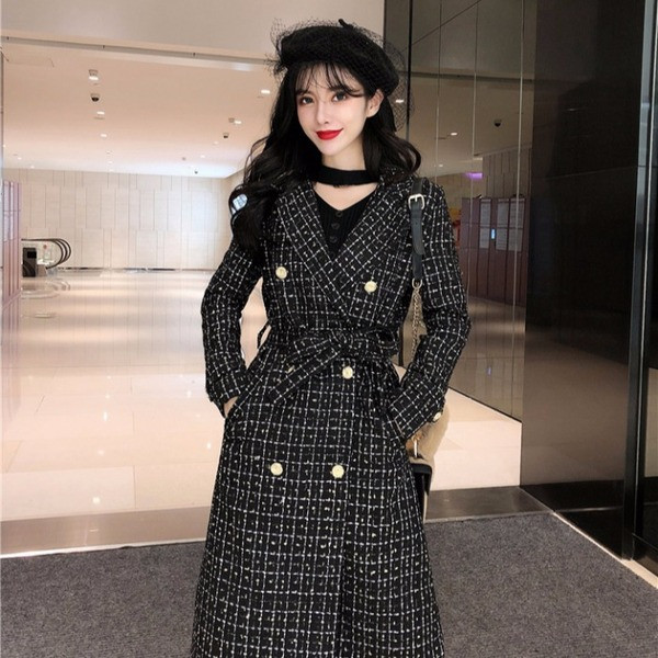 Дълго елегантно карирано палто с колан и копчета