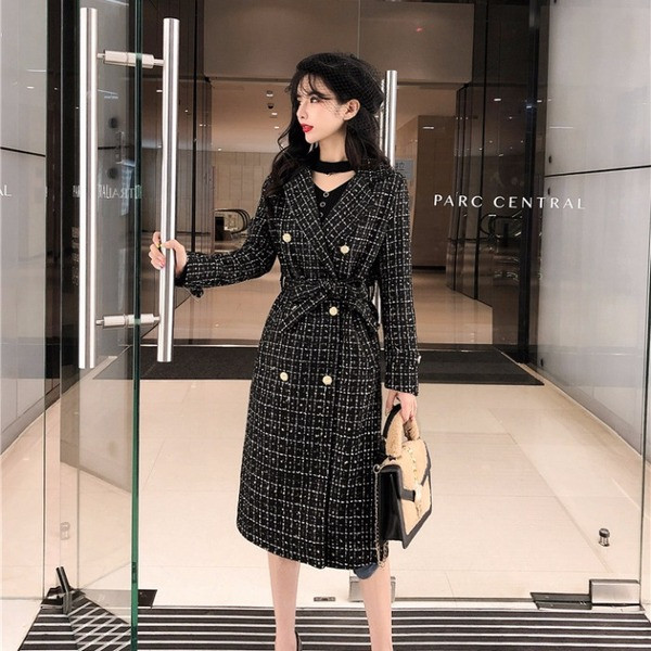 Дълго елегантно карирано палто с колан и копчета