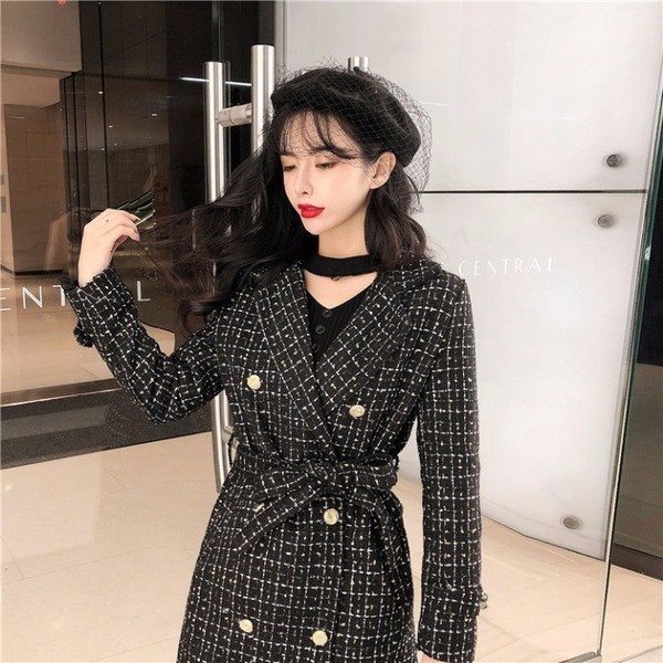 Дълго елегантно карирано палто с колан и копчета