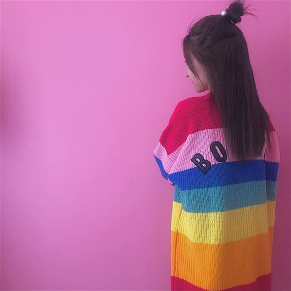 Női alkalmi színes mellény gombokkal és felirattal