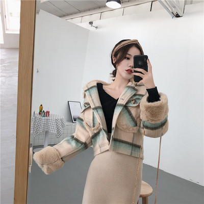 Σύντομο γυναικείο παλτό με τσέπες