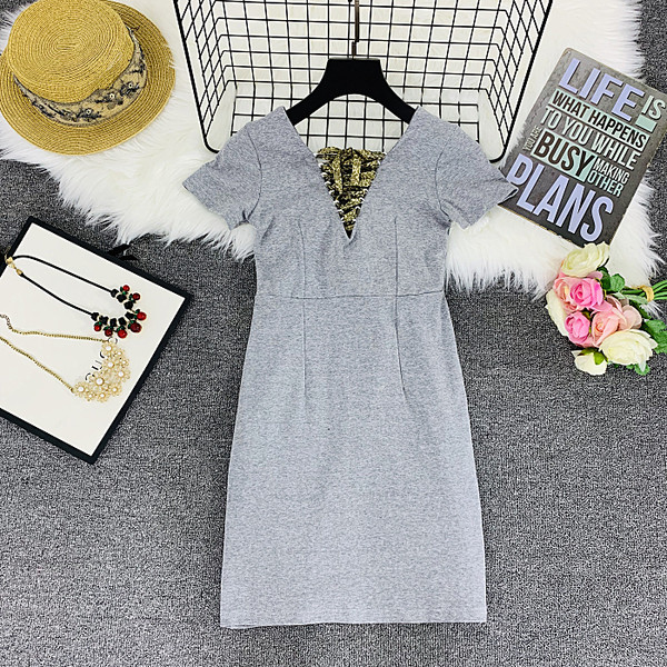 Rochie modernă de damă cu decolteu spitz în negru și gri