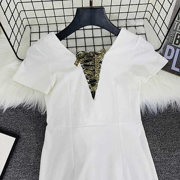 Rochie modernă de damă cu decolteu spitz în negru și gri