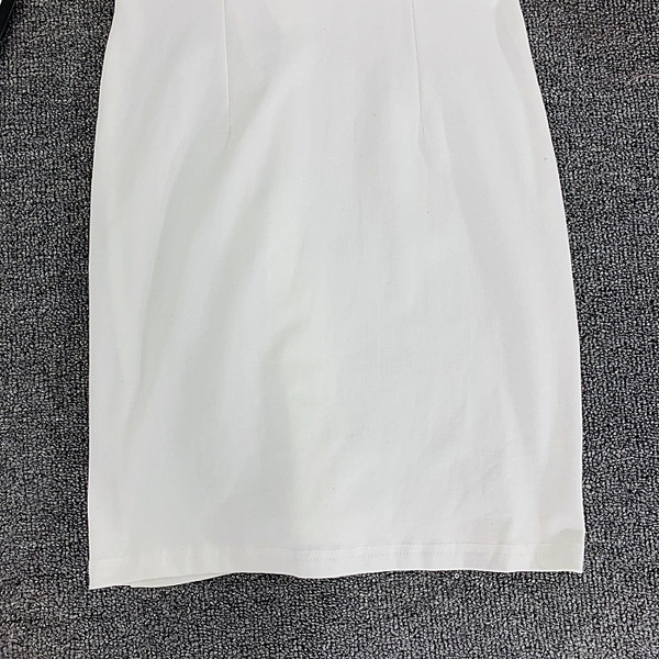 Rochie modernă de damă cu decolteu spitz în negru și gri