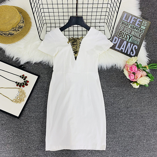 Rochie modernă de damă cu decolteu spitz în negru și gri