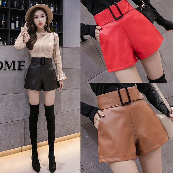 Pantaloni scurti de dama la moda cu centura din piele ecologica in maro, negru, rosu si bej