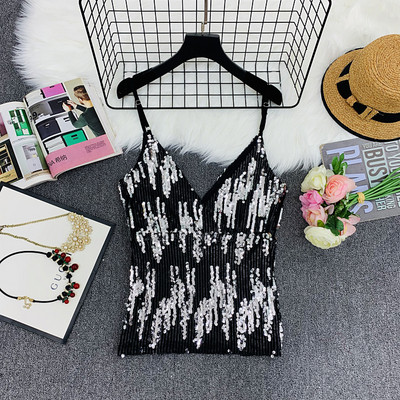 Κομψό γυναικείο αμάνικο με λεπτούς ιμάντες ώμου και πούλιες σε μπεζ και μαύρο χρώμα