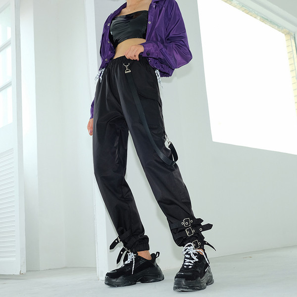 Stílusos női nadrág fekete és bézs színben, magas derékkal