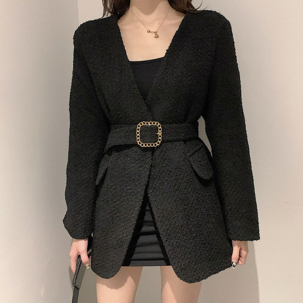 Modern női kabát mély nyakkivágással és övvel, két színben