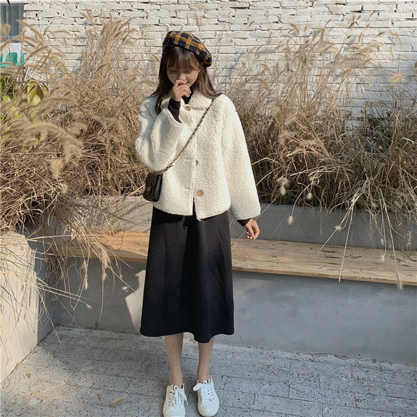 Rövid tavaszi-őszi kabát, két színben