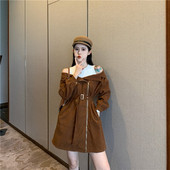 Modern női ruha csupasz vállval, két színben