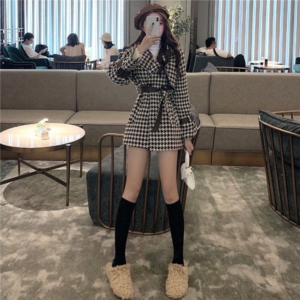 Модерно пролетно-есенно карирано палто