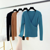 Alkalmi női pulóver spitz nyakkivágással, több színben