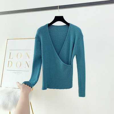 Alkalmi női pulóver spitz nyakkivágással, több színben