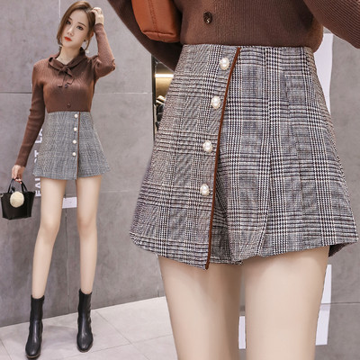 Нов модел къси дамски панталони с копчета в сив и кафяв цвят