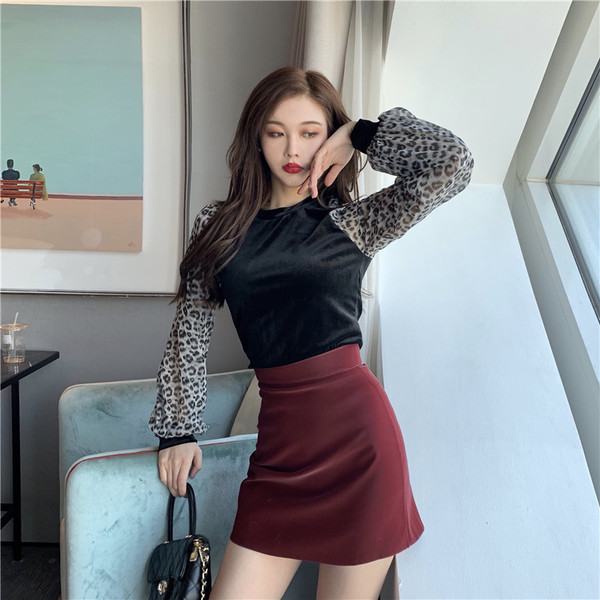 Női elegáns bársony blúz magas gallérral