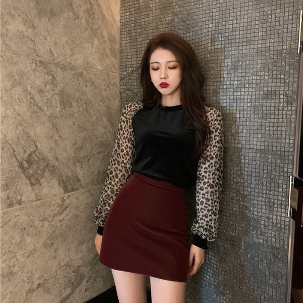 Női elegáns bársony blúz magas gallérral