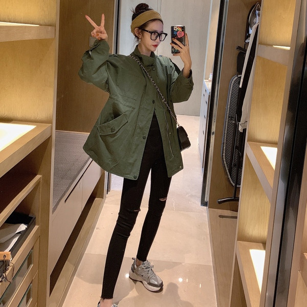 Geaca subtire de primavara-toamna in verde si negru cu nasturi si buzunare