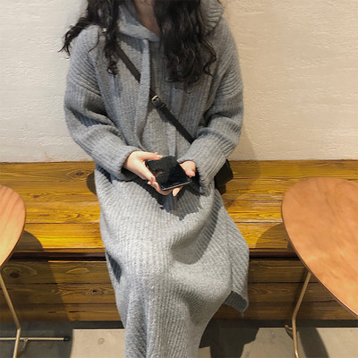 Γυναικείο μακρύ πλεκτό φόρεμα με κουκούλα σε δύο χρώματα