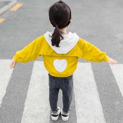 Modern gyerekkabát kapucnival és rátéttel rózsaszín és sárga színben